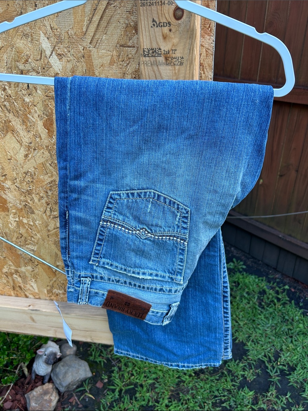 Lucky Brand Men's Relaxed Fit Jeans in Medium Blue Denim